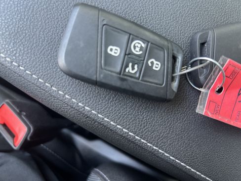 Certified 2025 Volkswagen Taos SE FWD image 32