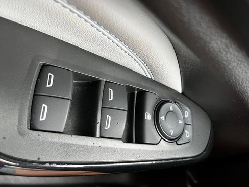 Used 2025 Chevrolet Trax LT w/ LT Convenience Package FWD image 23