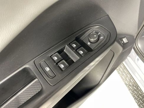 Used 2022 Volkswagen Taos SEL w/ Panoramic Sunroof Package FWD image 13
