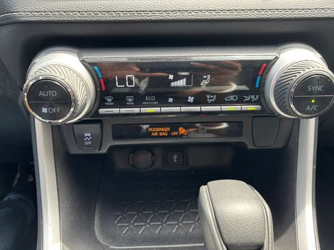 Used 2022 Toyota RAV4 LE AWD/4WD image 26