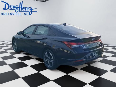 Used 2023 Hyundai Elantra SEL w/ Convenience Package FWD image 3
