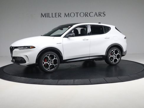 Used 2024 Alfa Romeo Tonale Veloce w/ Premium Interior Package AWD/4WD image 2