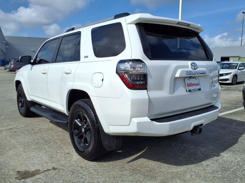 Used 2020 Toyota 4Runner SR5 Premium w/ Moonroof Package RWD image 3