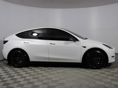Used 2022 Tesla Model Y Performance AWD/4WD image 2