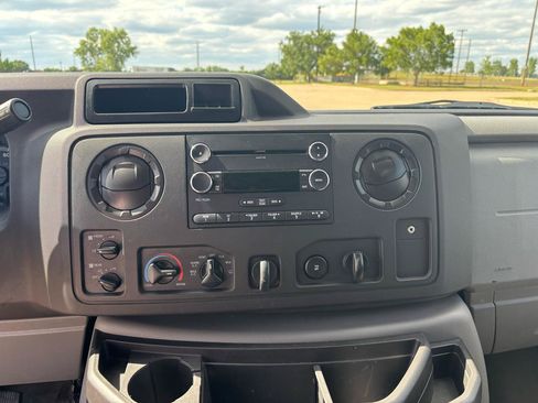 Used 2014 Ford E-350 and Econoline 350 XLT RWD image 17