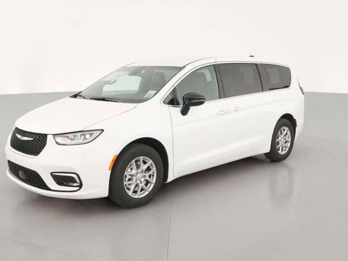 New 2026 Chrysler Pacifica Select image 1