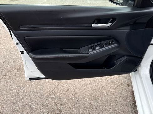 Used 2025 Nissan Altima 2.5 SV FWD image 10
