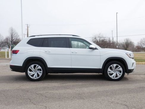 Certified 2023 Volkswagen Atlas SE image 8