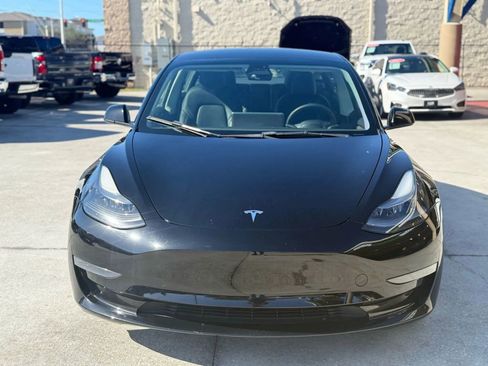 Used 2023 Tesla Model 3 Standard Range image 2