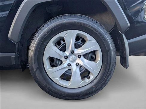 Used 2019 Toyota RAV4 LE image 21