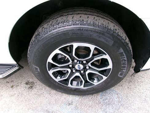Used 2022 Ford Expedition XLT AWD/4WD image 9