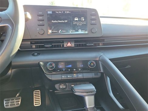 Used 2025 Hyundai Elantra Sport image 13