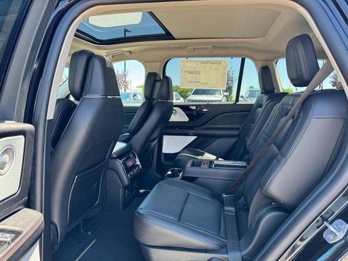Certified 2024 Lincoln Aviator Reserve w/ Equipment Group 201A AWD/4WD image 12