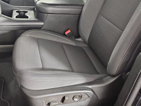 Used 2022 GMC Yukon XL SLE w/ Gmc Pro Safety Plus Package AWD/4WD image 27