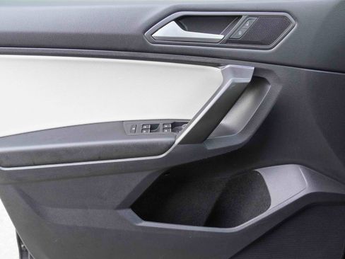 Used 2021 Volkswagen Tiguan SE R-Line image 30