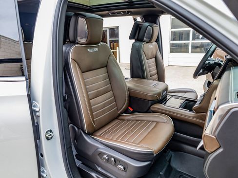 Used 2025 GMC Yukon Denali Ultimate image 31