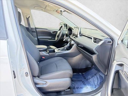 Used 2024 Toyota RAV4 LE AWD/4WD image 15