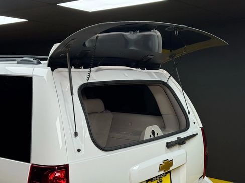 Used 2012 Chevrolet Suburban LT image 14