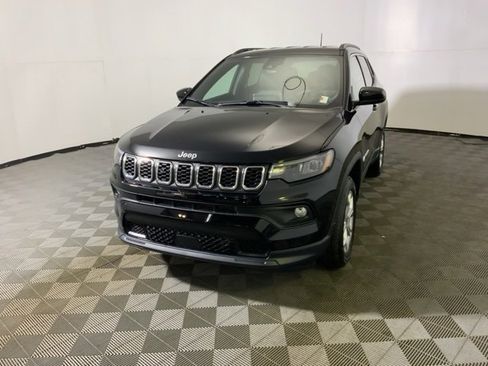 Used 2026 Jeep Compass Latitude image 5