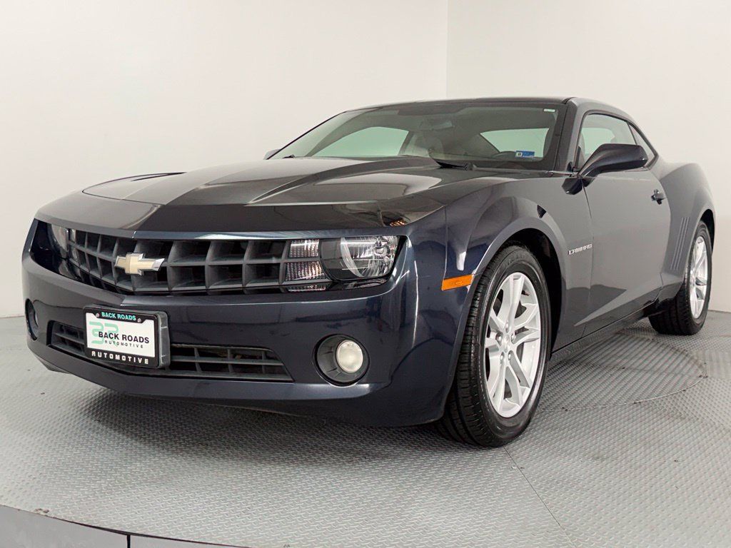 Used 2013 Chevrolet Camaro LT RWD image 3