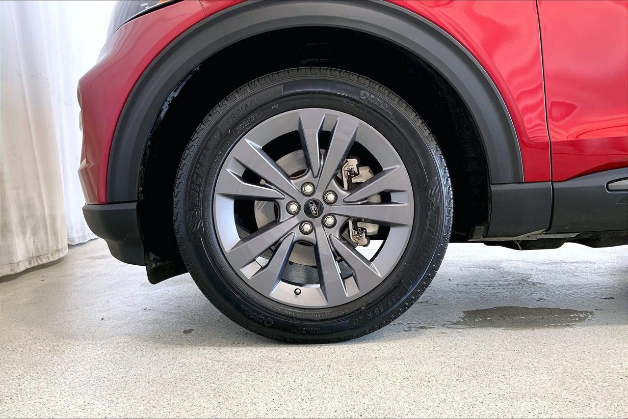 Used 2023 Ford Explorer XLT w/ Equipment Group 202A RWD image 8