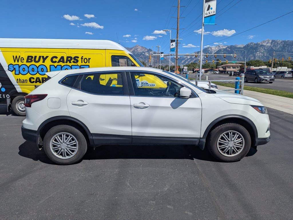 Used 2020 Nissan Rogue Sport S FWD image 2