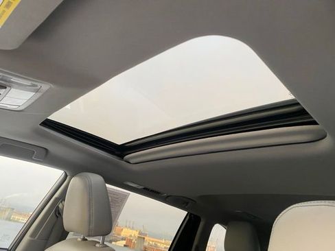 Used 2016 Toyota Highlander XLE image 14