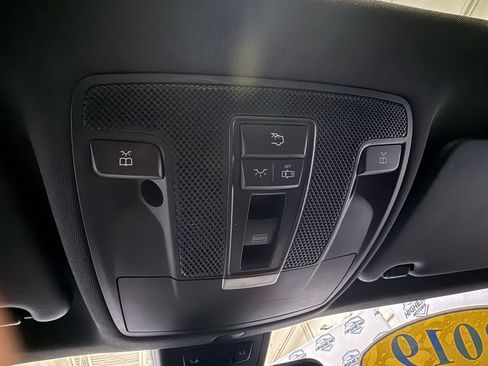 Used 2019 Mercedes-Benz GLA 250 4MATIC image 40