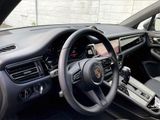 Certified 2025 Porsche Macan image 4