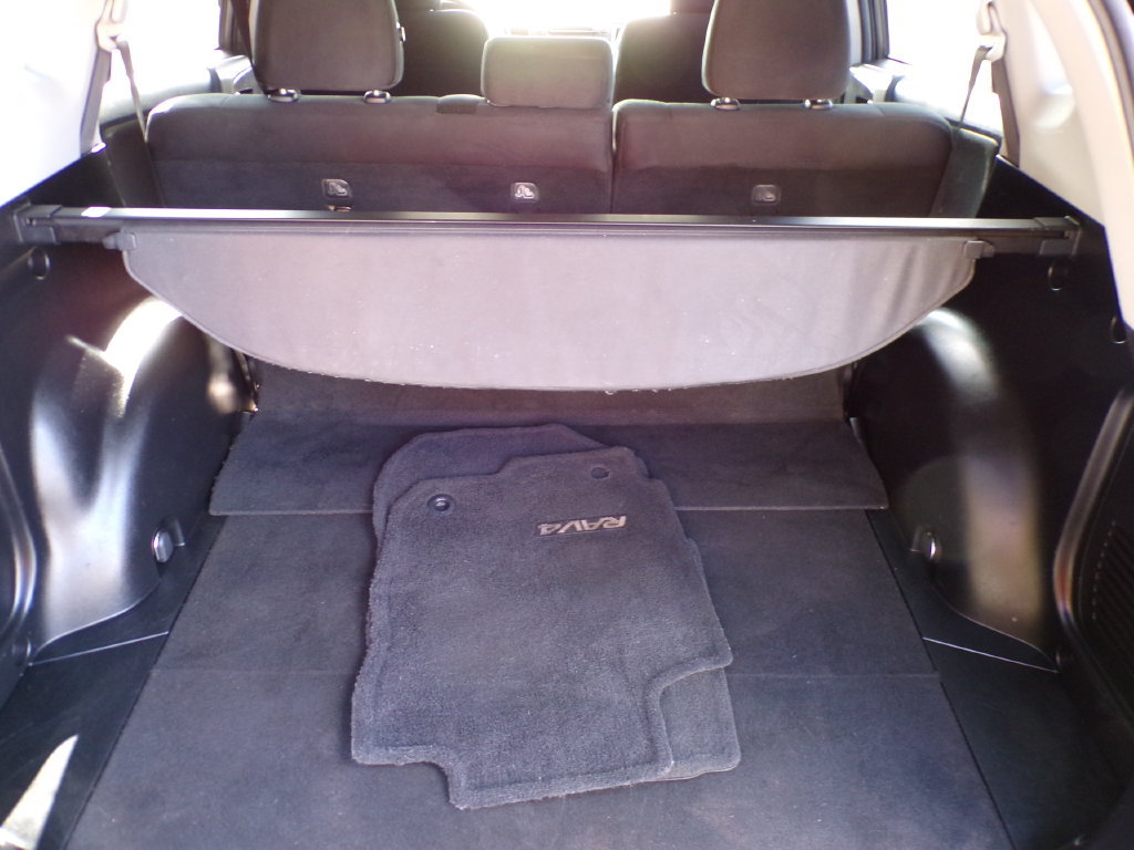 Used 2015 Toyota RAV4 XLE w/ Four Season Floor Mat Package AWD/4WD image 7