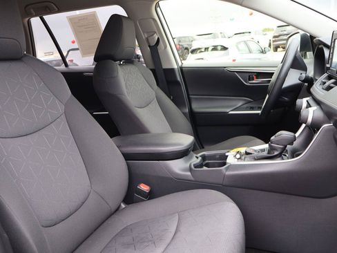 Used 2021 Toyota RAV4 XLE FWD image 21