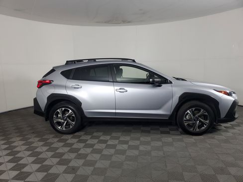 Used 2024 Subaru Crosstrek 2.0i Premium image 3