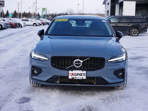 Used 2024 Volvo S60 B5 Core image 2
