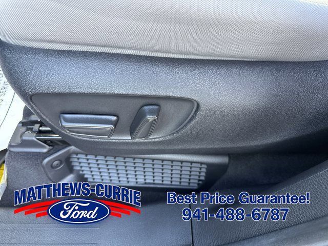 Used 2025 Toyota Sienna LE w/ LE Plus Package FWD image 9