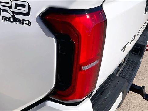 Used 2024 Toyota Tacoma TRD Off-Road image 28