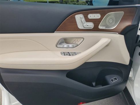 Used 2024 Mercedes-Benz GLE 450 4MATIC image 18