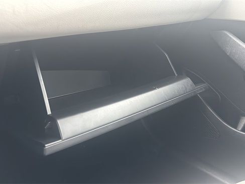 Used 2021 Toyota Corolla LE image 29