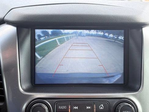 Used 2019 Chevrolet Suburban LT RWD image 11
