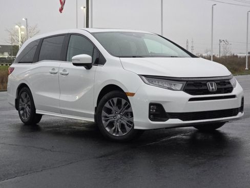 New 2026 Honda Odyssey Touring image 2