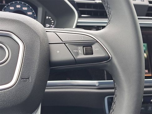 New 2025 Audi Q3 2.0T Premium image 10