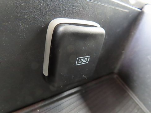 Used 2024 RAM 3500 Tradesman w/ Chrome Appearance Group image 8