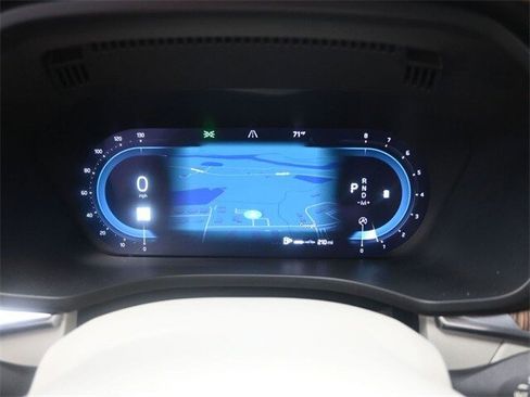 Certified 2022 Volvo XC60 B5 Momentum w/ Climate Package image 10