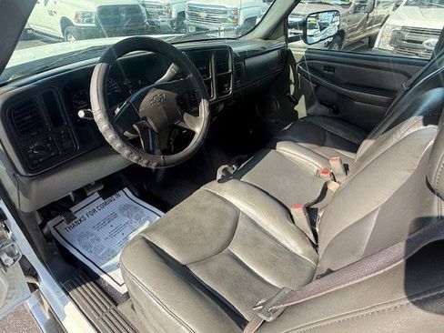 Used 2006 Chevrolet Silverado 3500 W/T w/ Heavy-Duty Power Package image 12