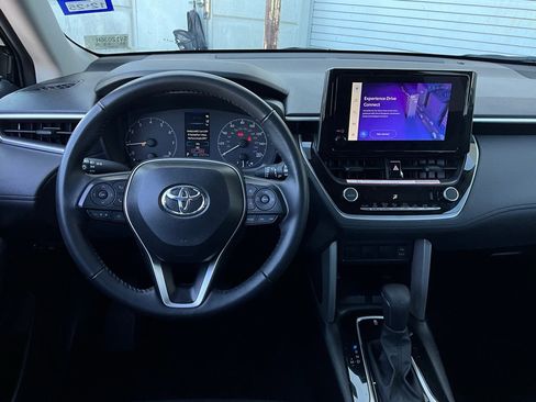 Used 2025 Toyota Corolla Cross LE image 13