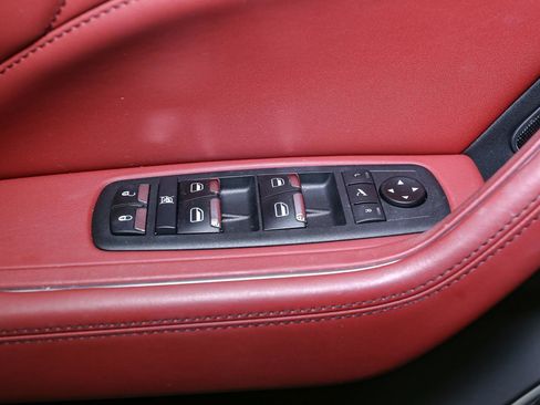 Used 2022 Maserati Levante GT image 47