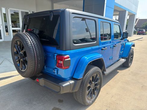 Used 2023 Jeep Wrangler Unlimited Sahara w/ Cold Weather Group AWD/4WD image 7
