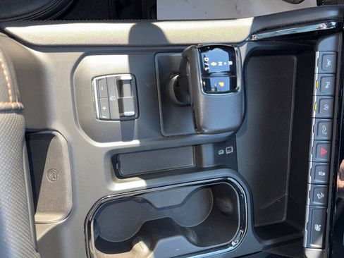 Used 2022 GMC Sierra 1500 AT4 w/ AT4 Premium Package image 19