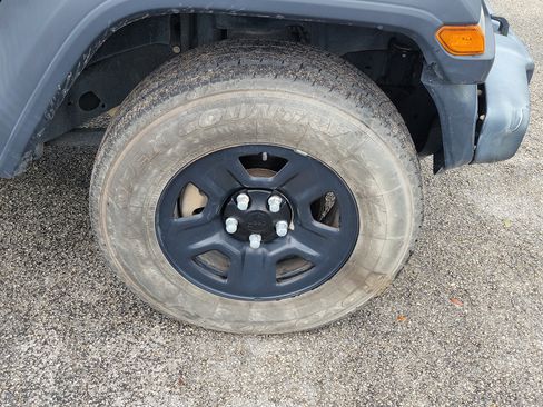 Used 2018 Jeep Wrangler Unlimited Sport image 39