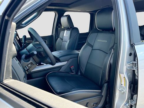 New 2026 RAM 2500 Laramie AWD/4WD image 22