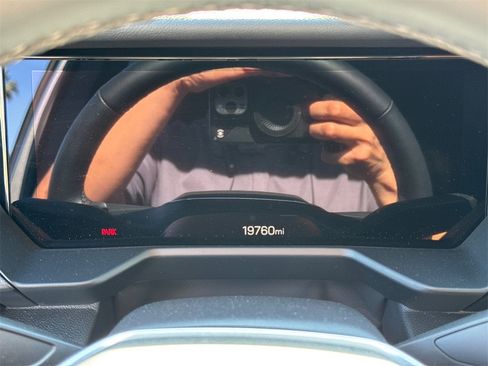 Used 2025 GMC Acadia Elevation image 12